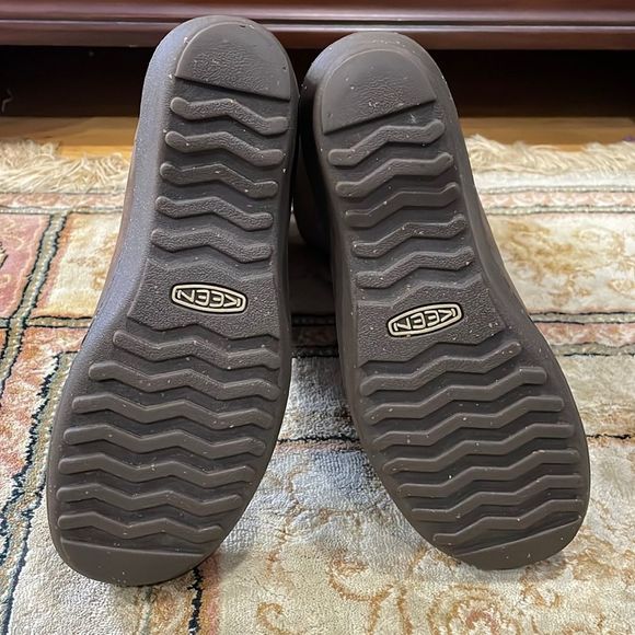 Keen Brown Heeled Boots - Picture 6 of 12